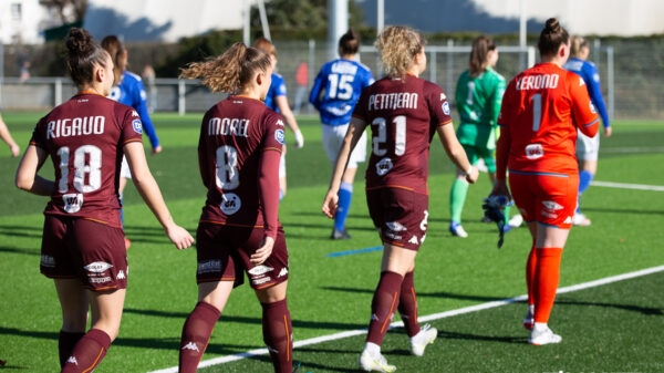 L'entrée des joueuses lors de RCSA - FC Metz en D2 Féminine