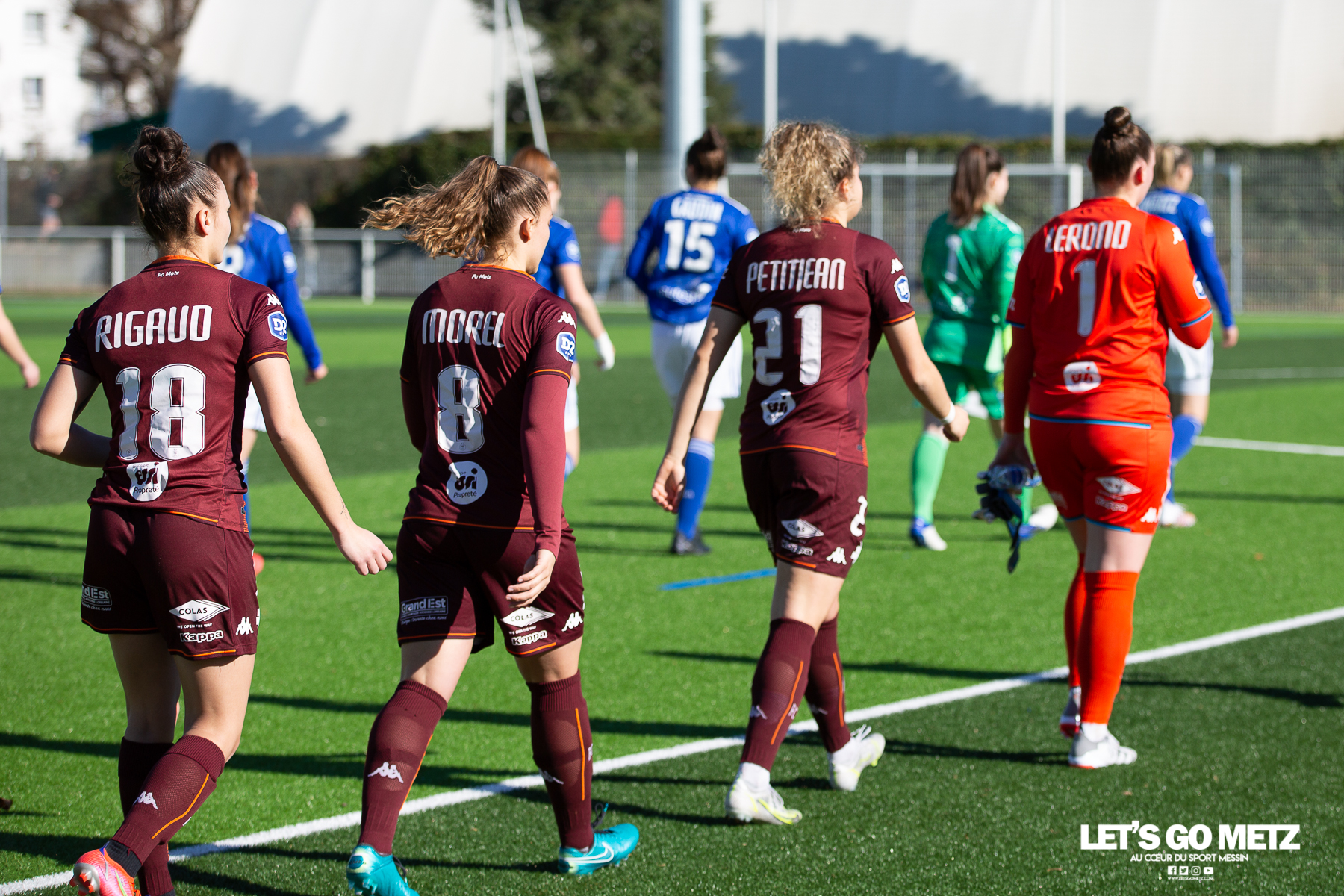 L'entrée des joueuses lors de RCSA - FC Metz en D2 Féminine