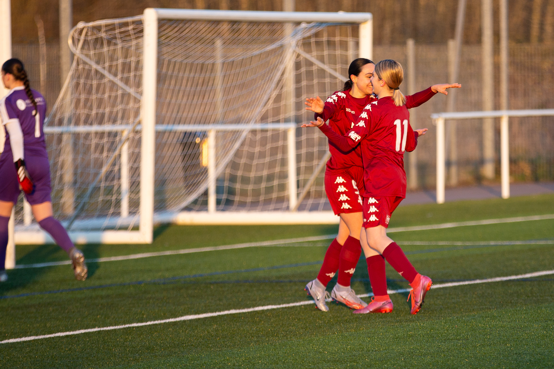 Chloé Marchante et Kiara Maréchal lors de la victoire 15-2 contre l'ASNL en U18F