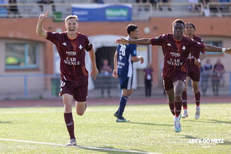 Sonny Perrey (à gauche) signe son premier contrat professionnel !