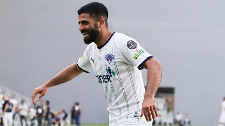 Umut Bozok retrouve la Turquie !