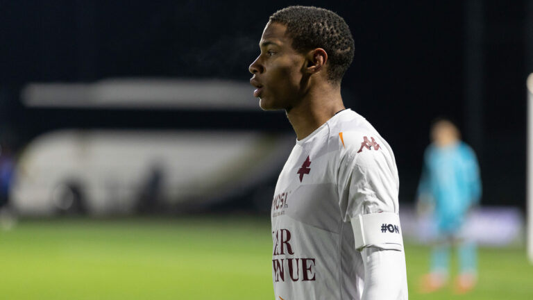 Premier contrat professionnel pour Oussmane Kebe !