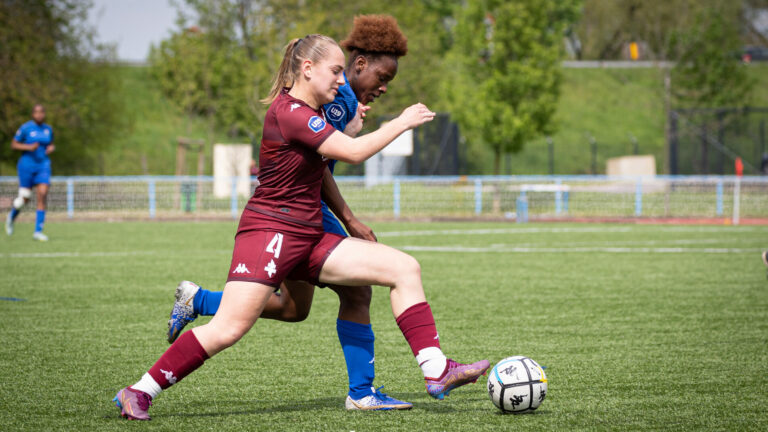 Lisa Jacob au duel avec une joueuse de Sarcelles