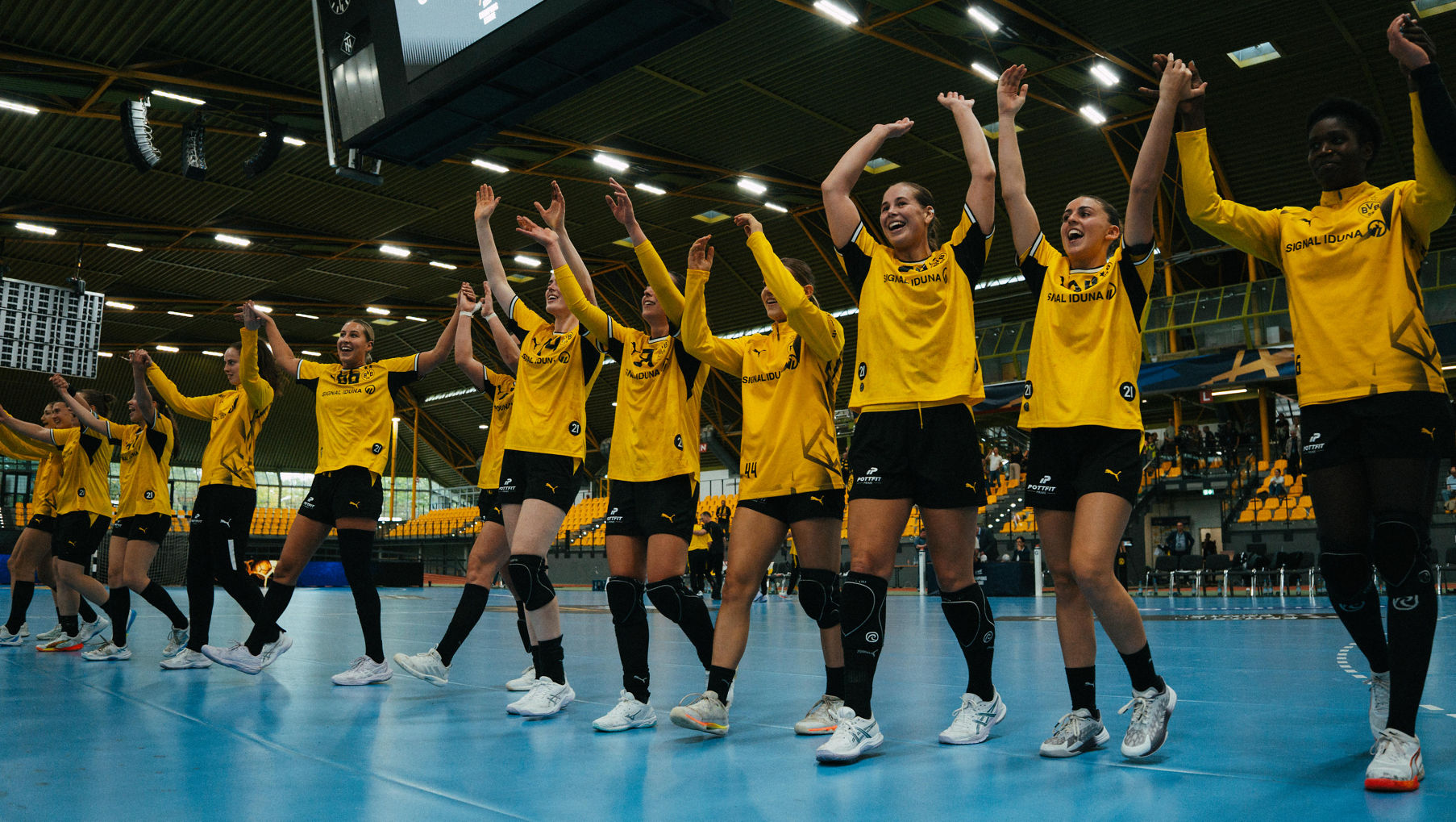 Champions League : Dortmund renverse le CSM Bucarest, les favoris continuent leur chemin